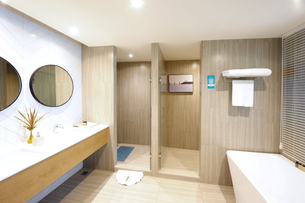 One Bedroom Ocean Suite 5